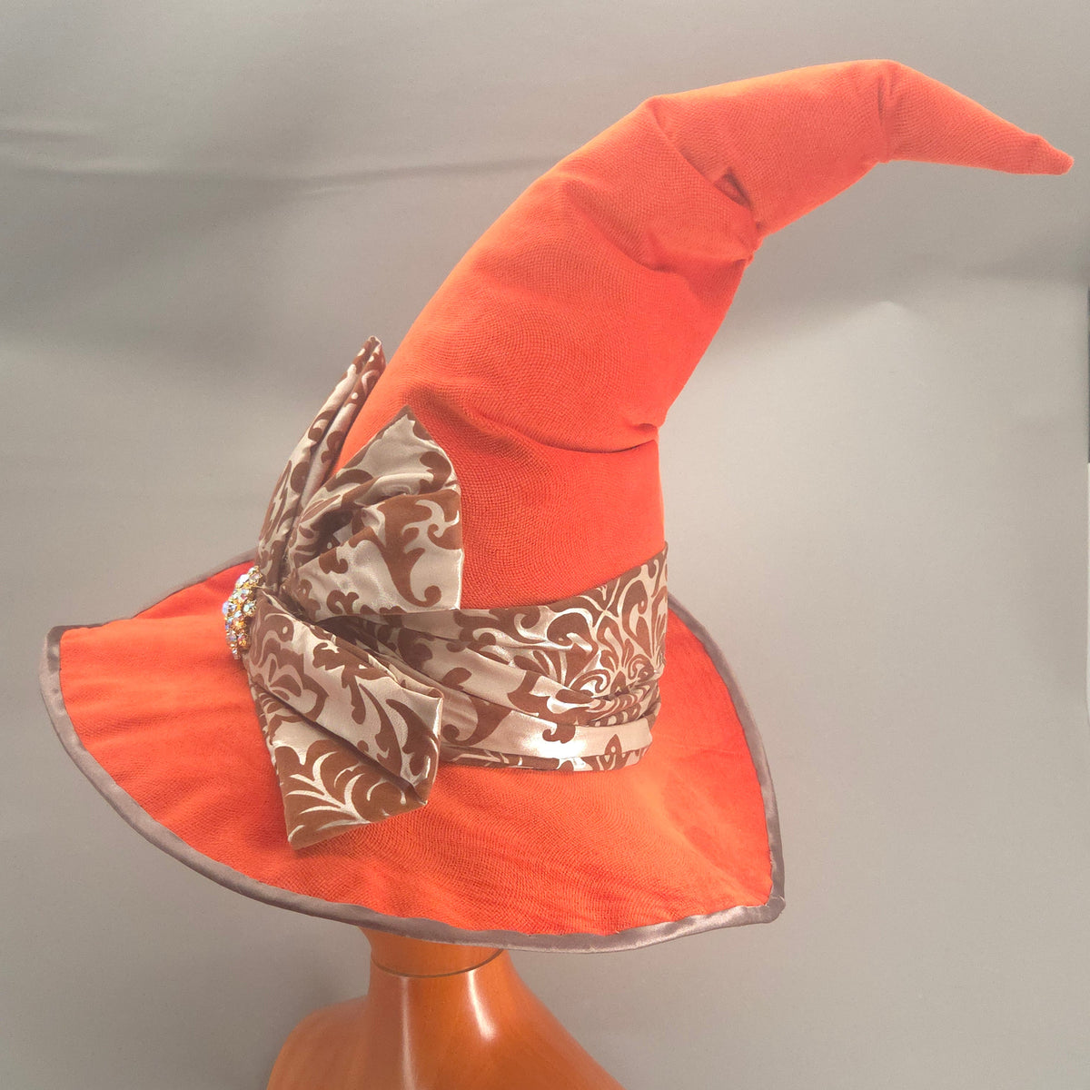Chapeau de sorcière en tissu orange