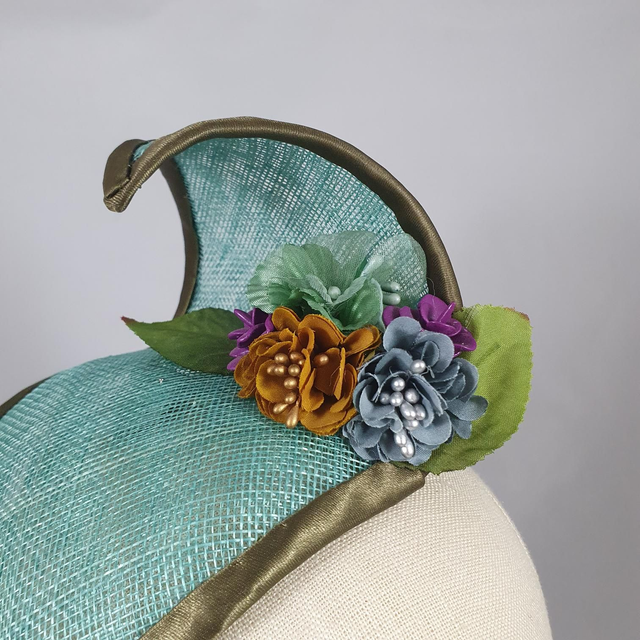 Fascinator en sinnamay vert lagon