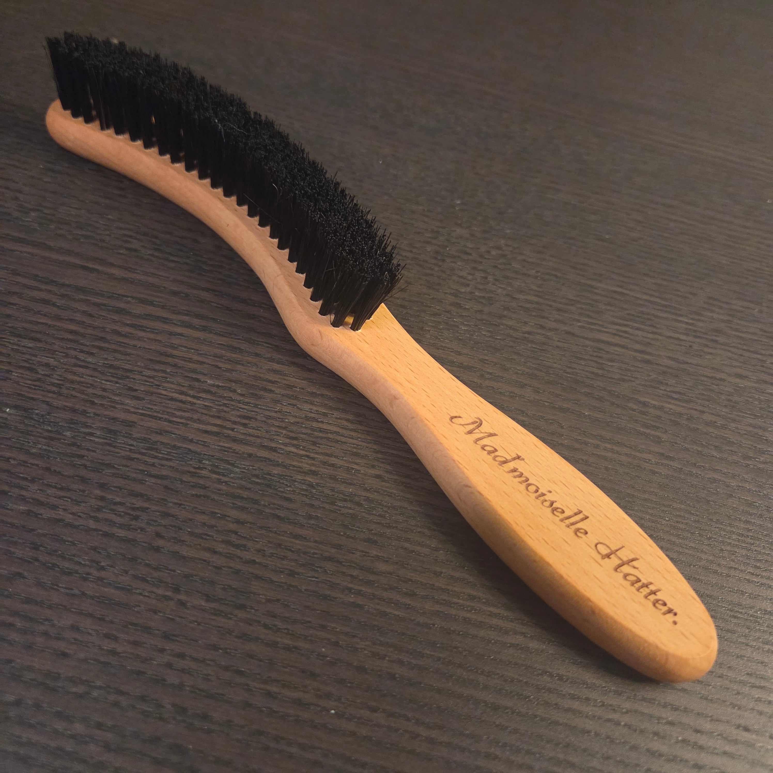 Brosse à chapeaux