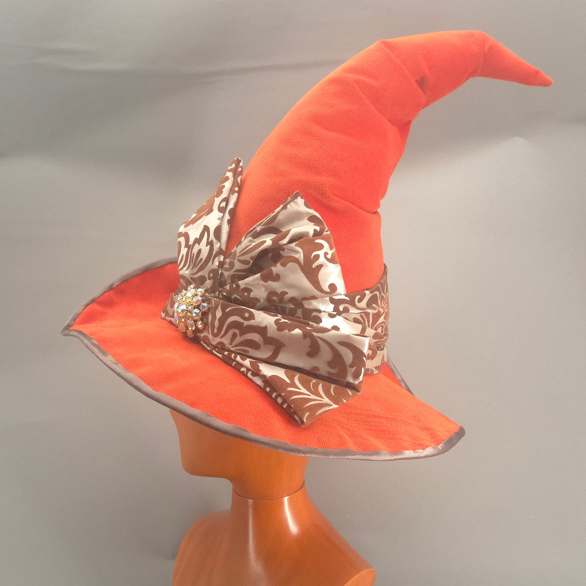 Chapeau de sorcière en tissu orange