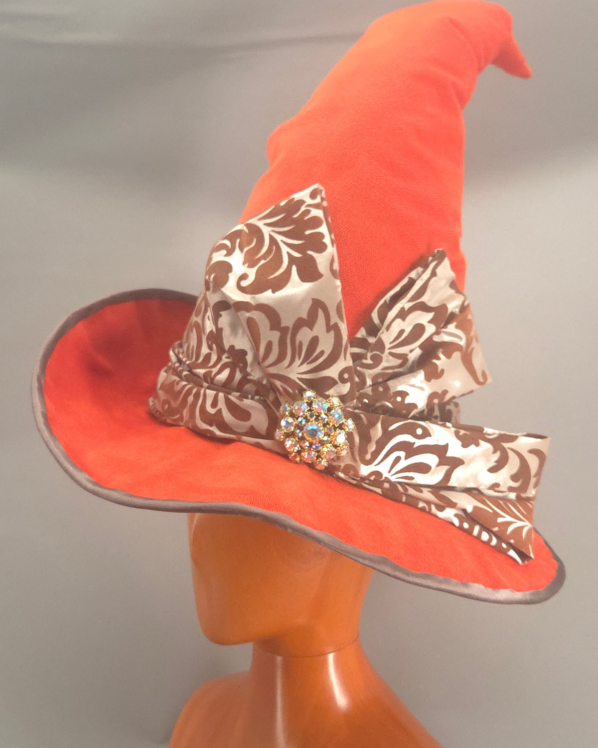 Chapeau de sorcière en tissu orange