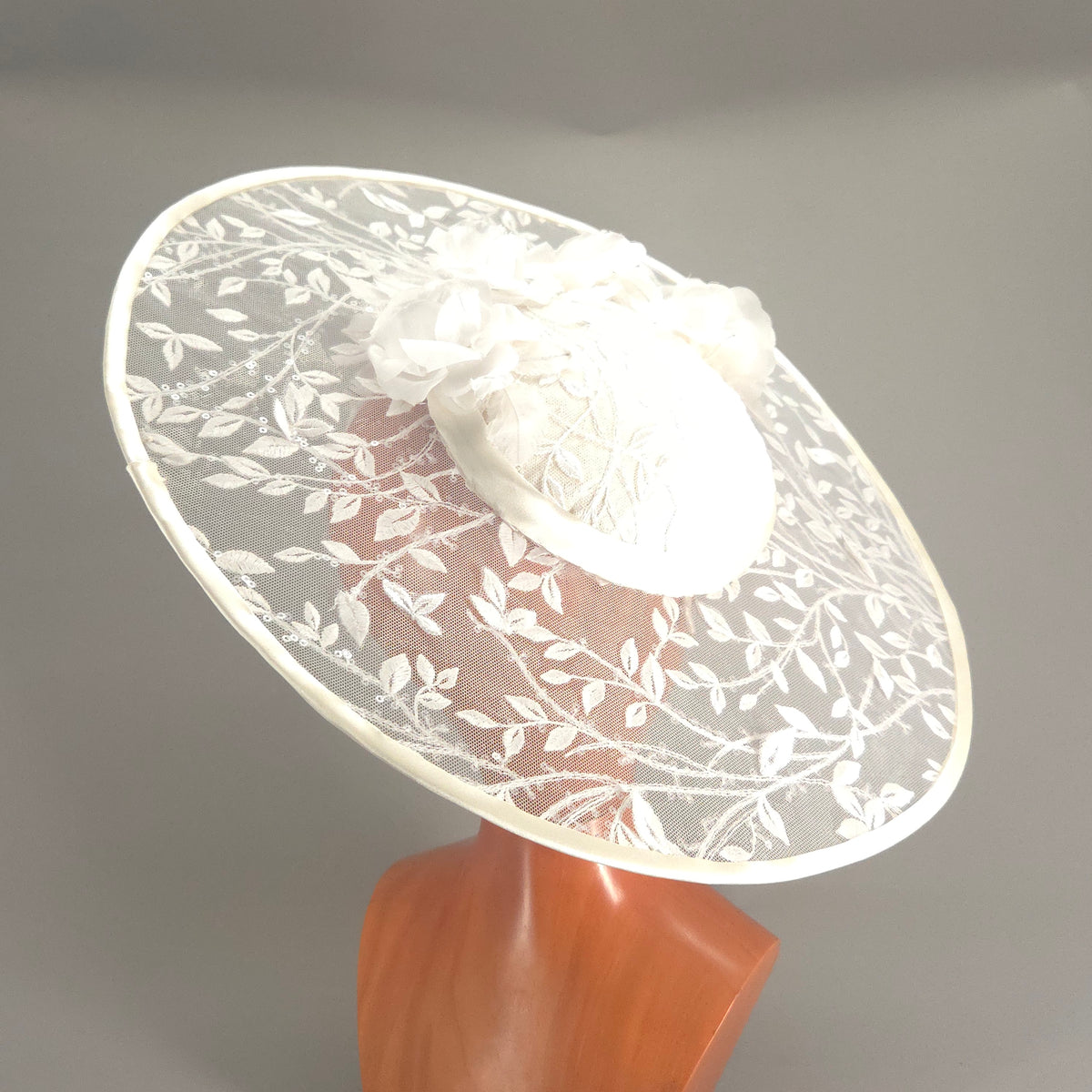 Midi Capeline en dentelle de mariée