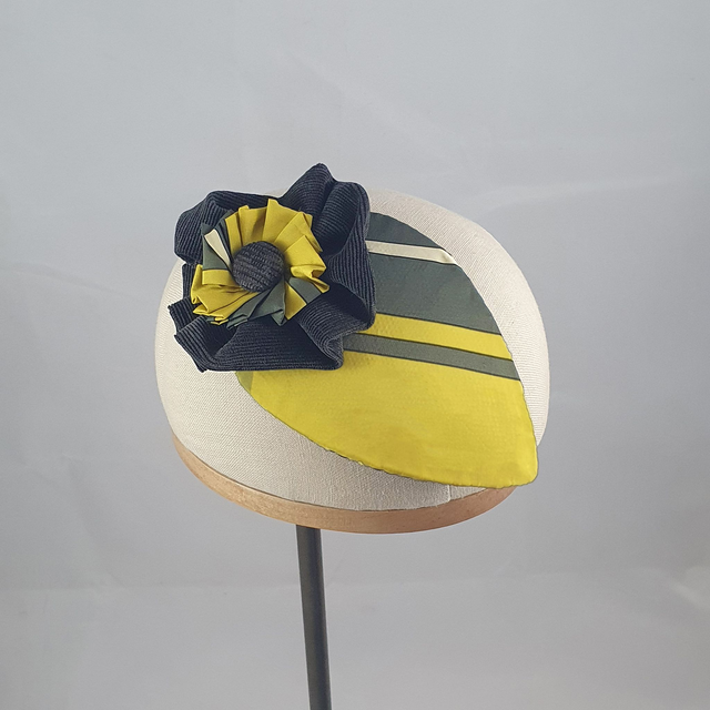 Fascinator goutte – Graphique safran