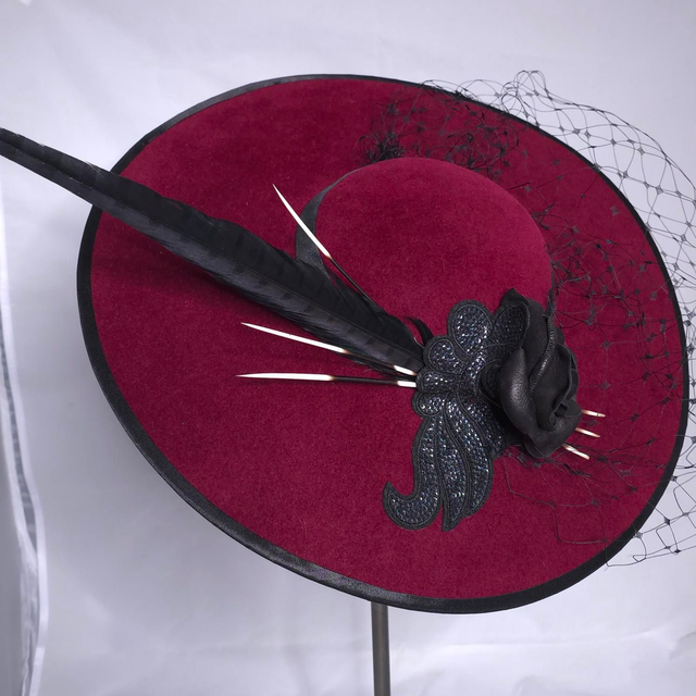 Midi Capeline – Élégance carmin