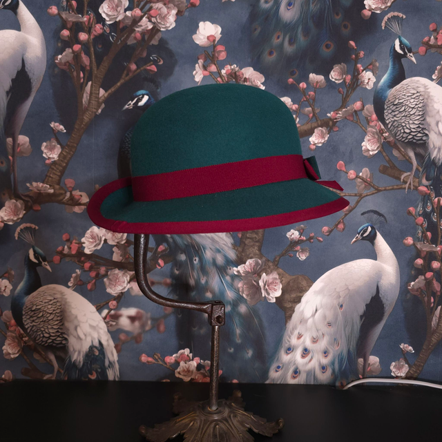 Chapeau cloche en feutre vert canard