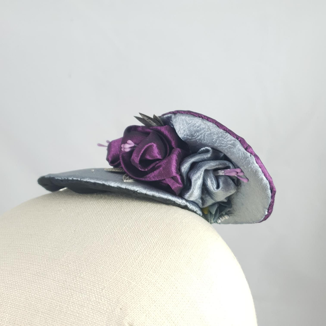 Double fascinator - Pourpre et bleu argenté