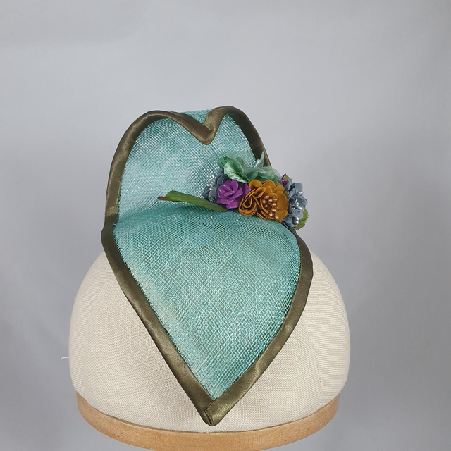 Fascinator en sinnamay vert lagon