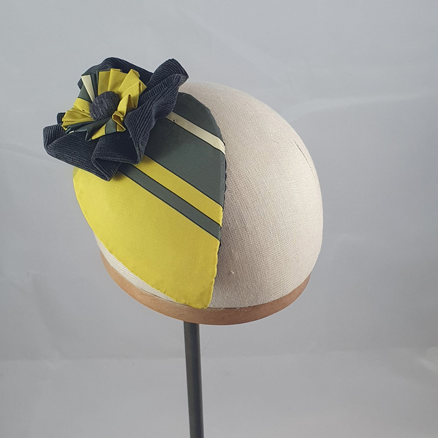 Fascinator goutte – Graphique safran