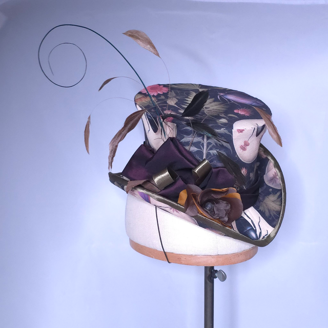 Midi Haut-de-Forme – Étrangeté