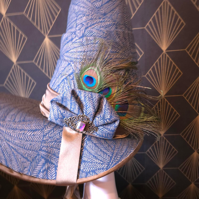 Chapeau de sorcière en tissu bleu