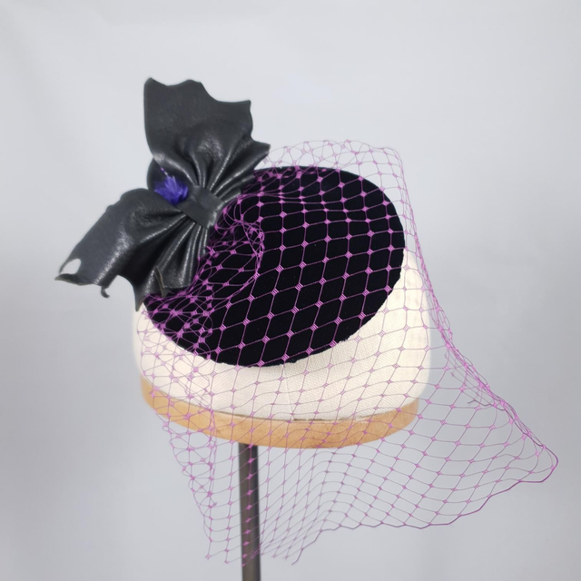 Fascinator rond – Ailes nocturnes