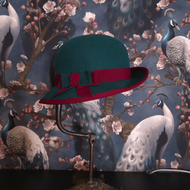 Chapeau cloche en feutre vert canard