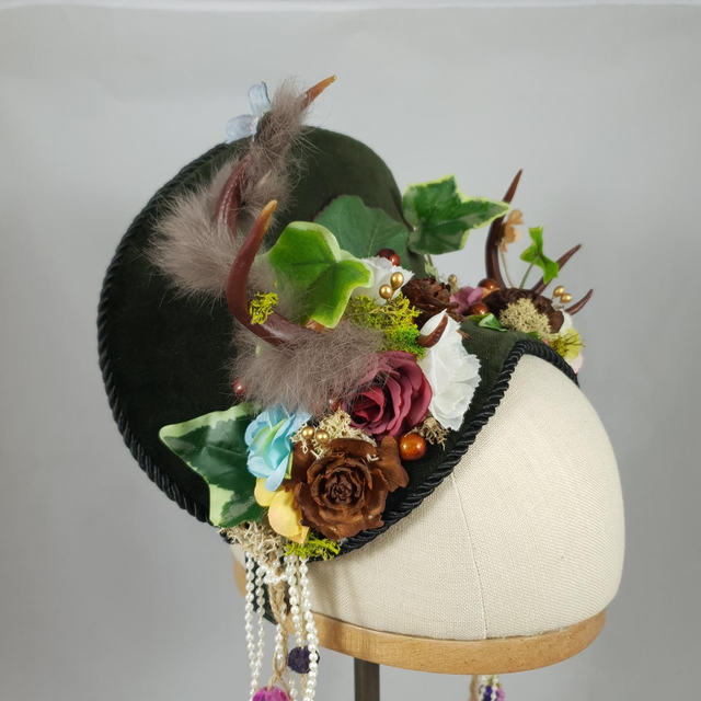 Couronne d’inspiration Tudors à décor végétal