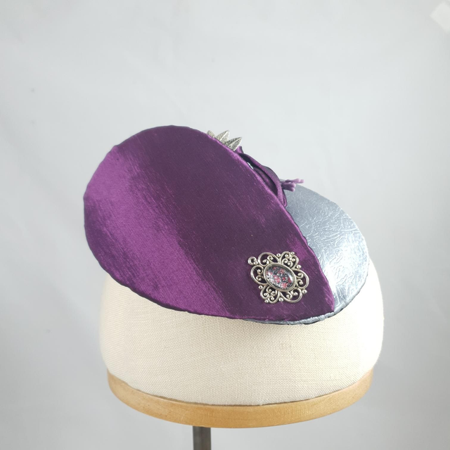 Double fascinator - Pourpre et bleu argenté