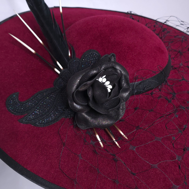 Midi Capeline – Élégance carmin