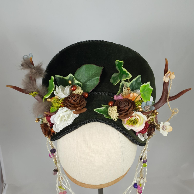 Couronne d’inspiration Tudors à décor végétal