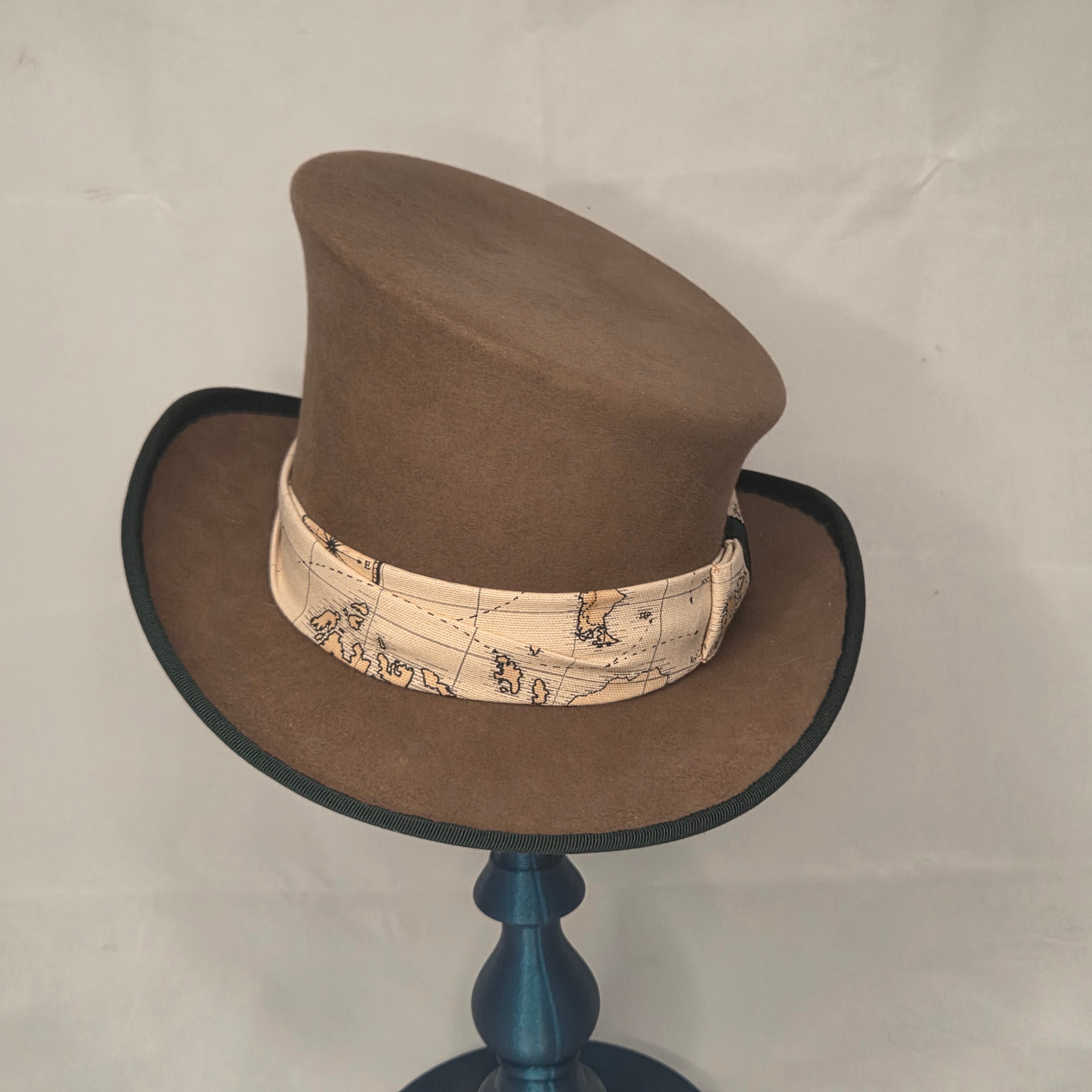 Haut de forme incliné – Méridien